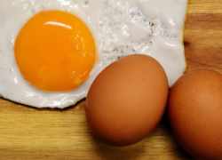Upečený vaječný bielok a žĺtok