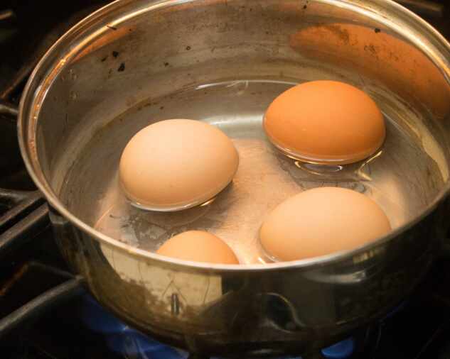 Vajcia v hrnci s vodou