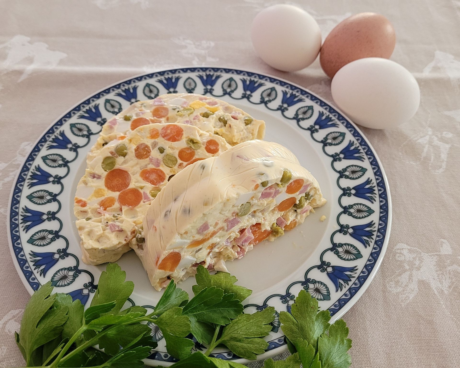Vajíčková tlačenka v tanieri, vajíčka, petržlenová vňať