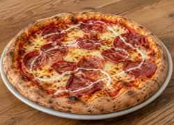 Salamova pizza