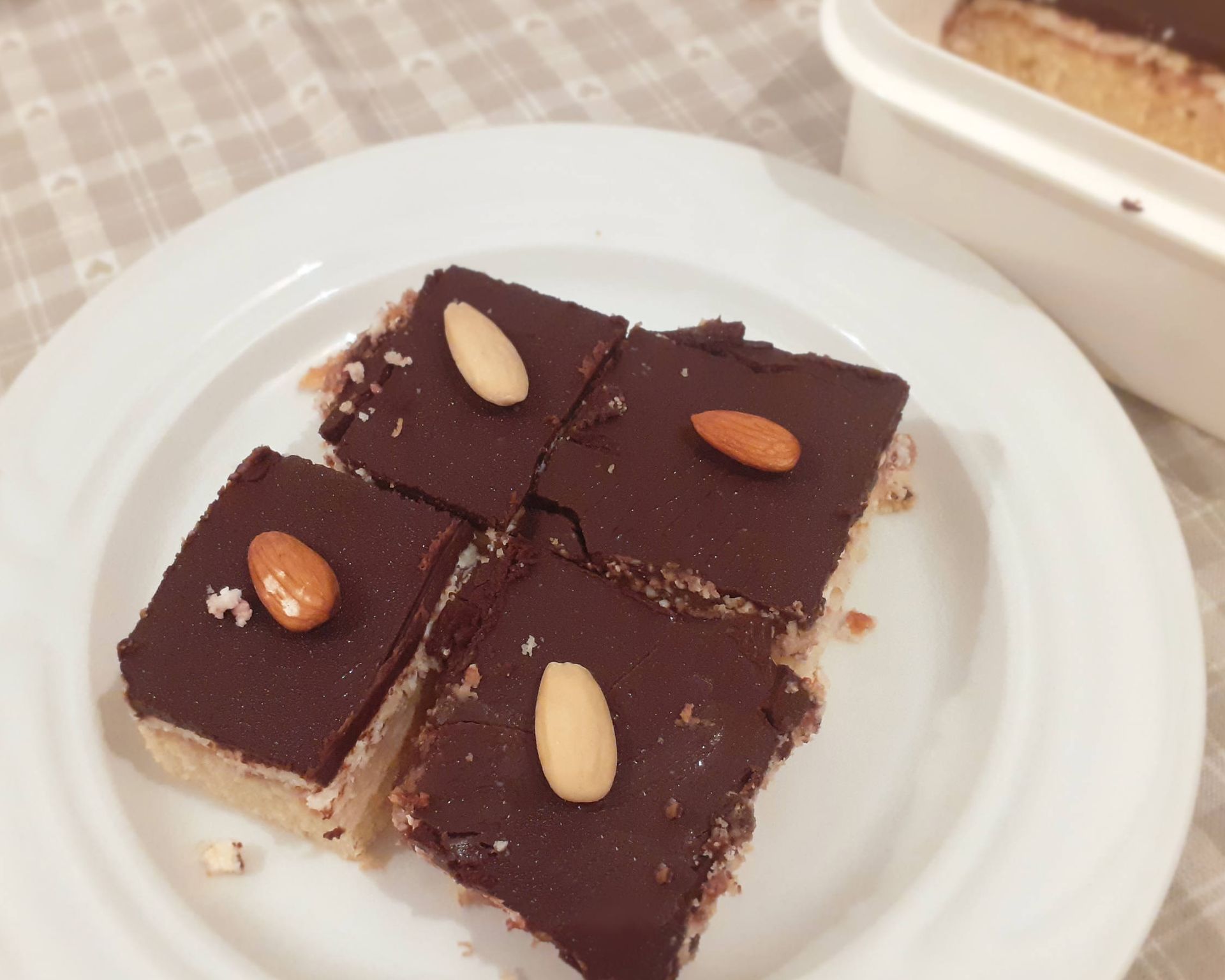 Čokoládové koláčiky s tvarohom, marmeládou a orieškami