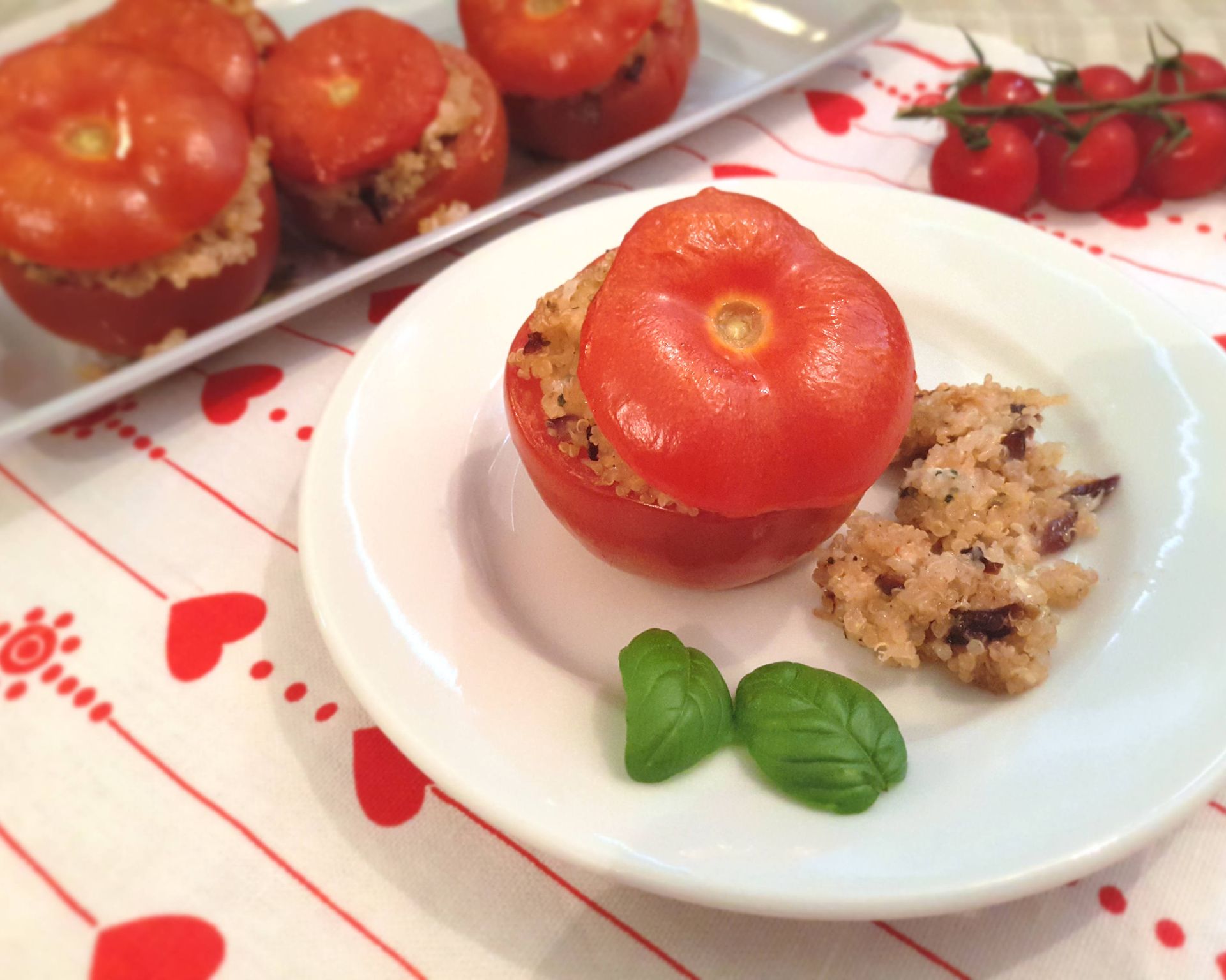 Pečená paradajka naplnená zdravou plnkou zo superpotravinou quinoou