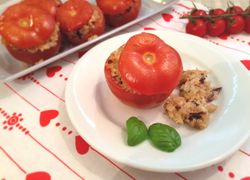 Pečená paradajka naplnená zdravou plnkou zo superpotravinou quinoou