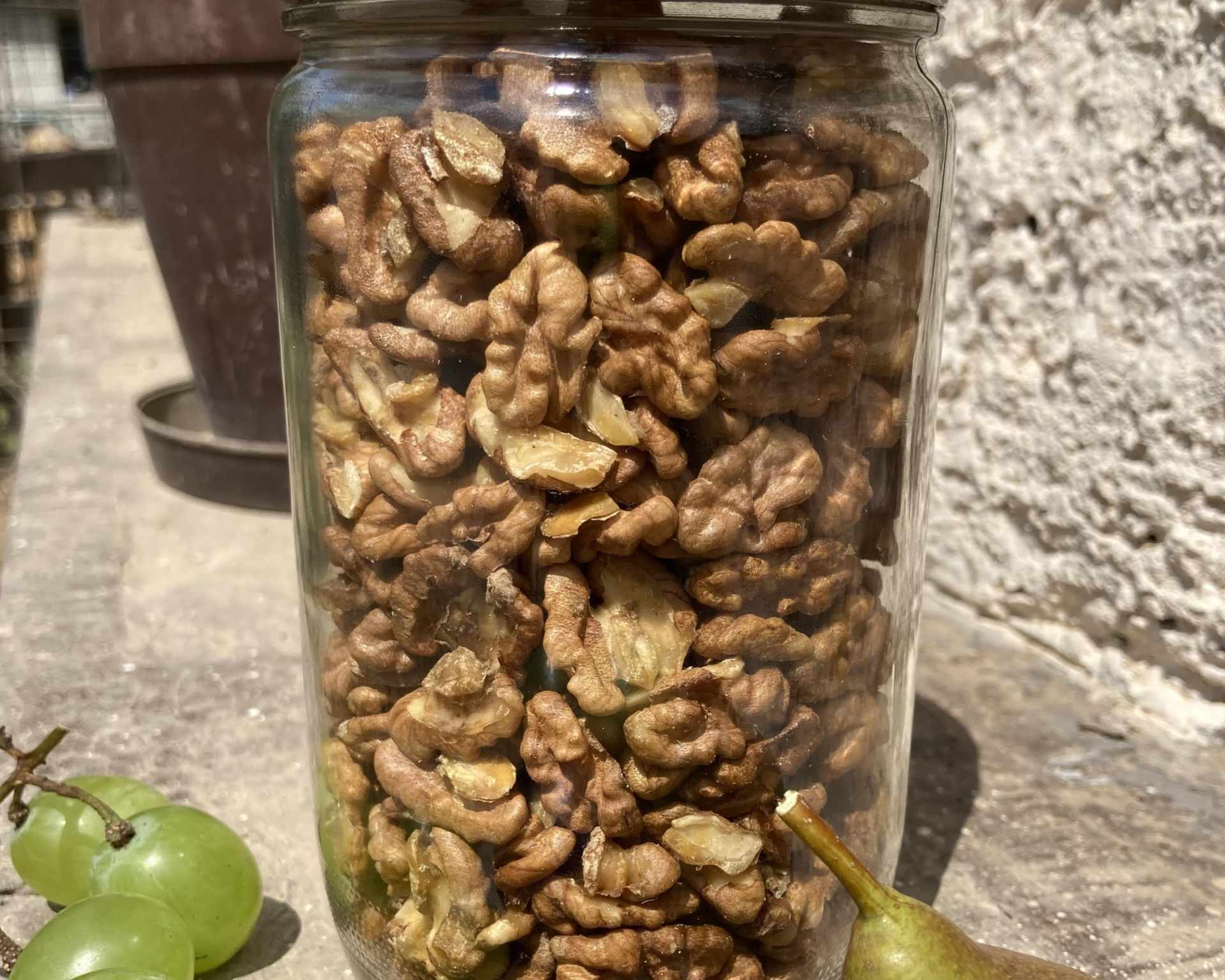 Sterilizované orechy v pohári
