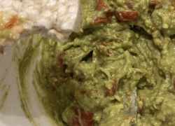 Hotové avokádové guacamole