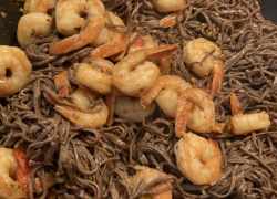 Hotové krevety s proteínovými cestovinami, kokosová smotana