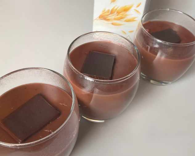 Hotový domáci čokoládový puding z ovseného mlieka