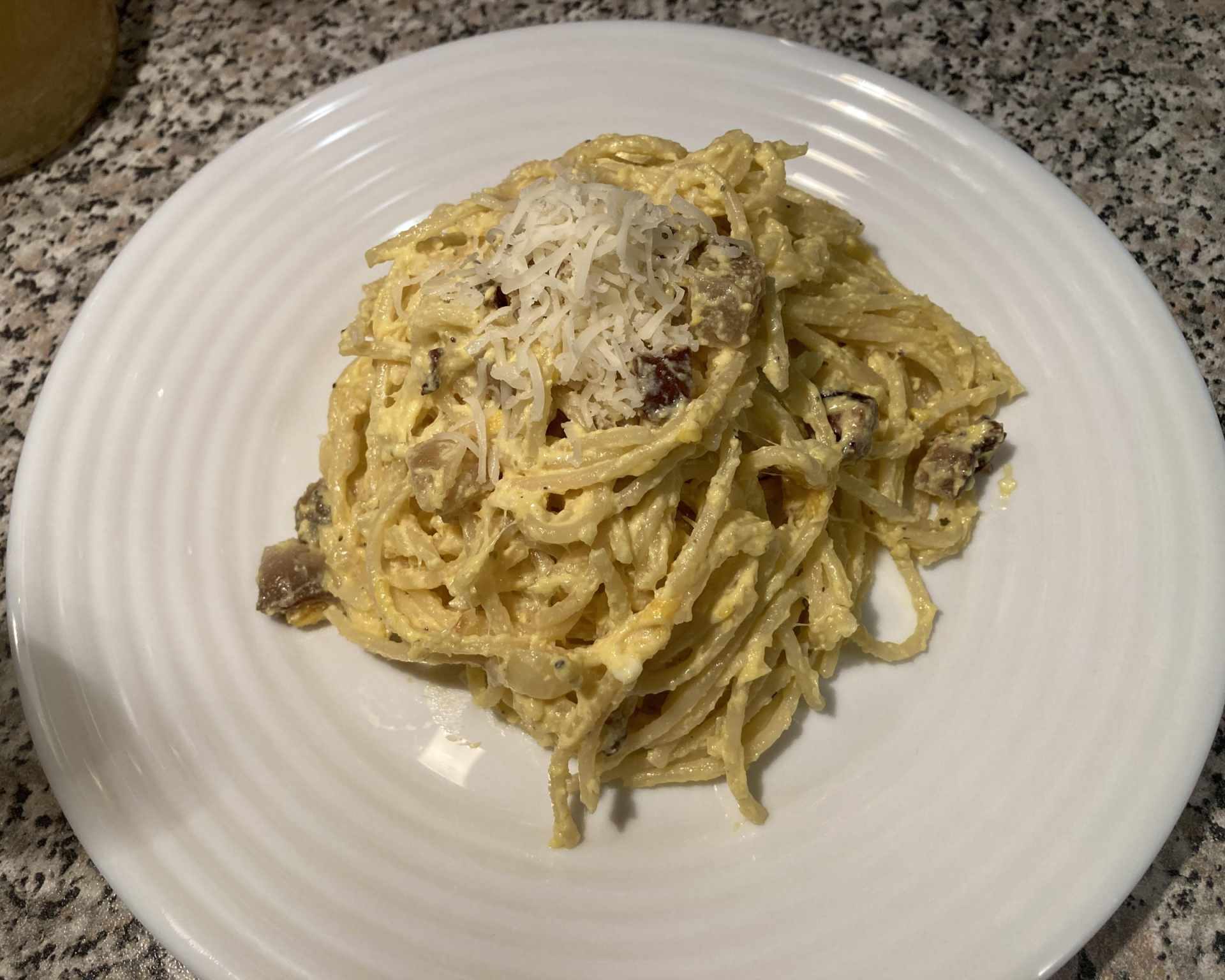 Hotové špagety carbonara