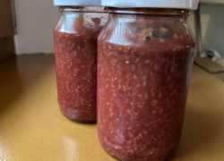 Hotový jahodovo-malinový džem