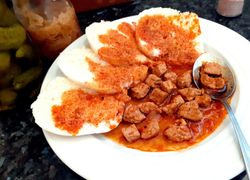 Bravčové mäso s paprikovou omáčkou a knedle