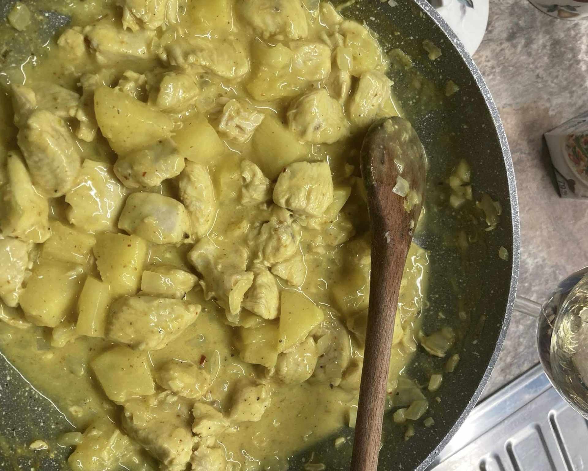 Hotové kuracie prsia s ananásoma a kari