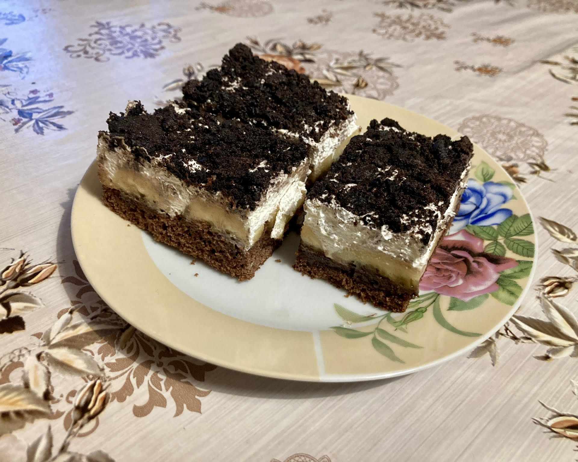 Hotová krtkova torta na plechu