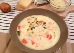 Smotanová polievka so syrom a zelenina