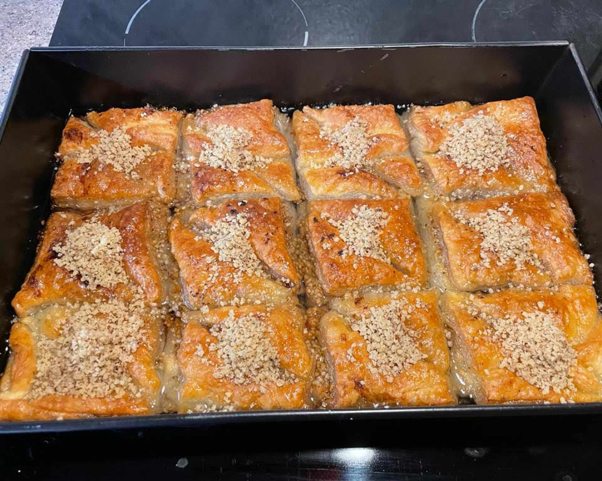 Hotová baklava z lístkového cesta