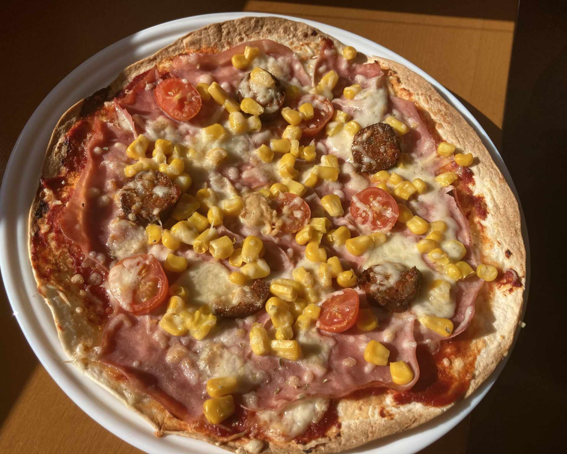 Hotová pizza z tortilly