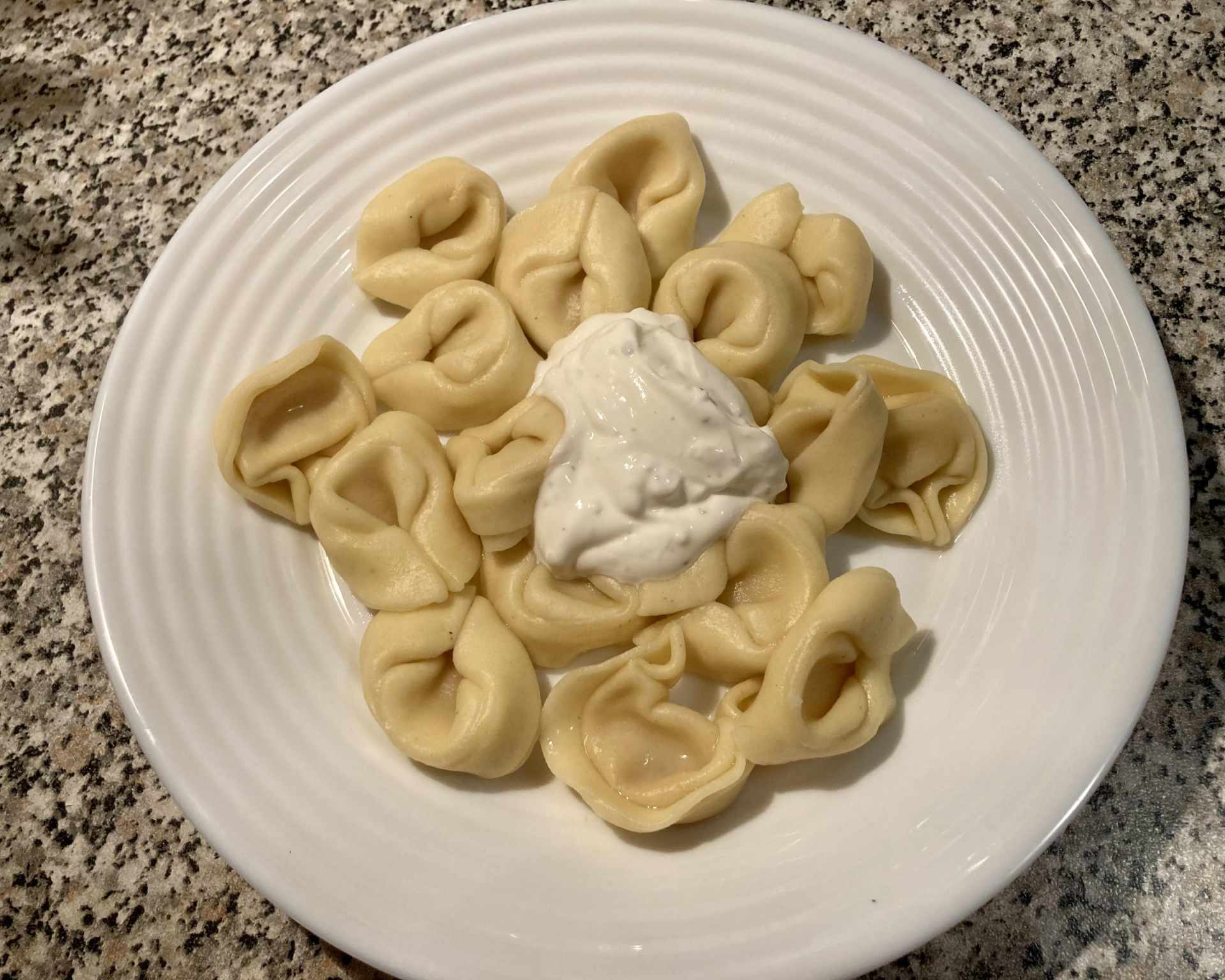 Hotové domáce tortellini - cestoviny plnené syrom