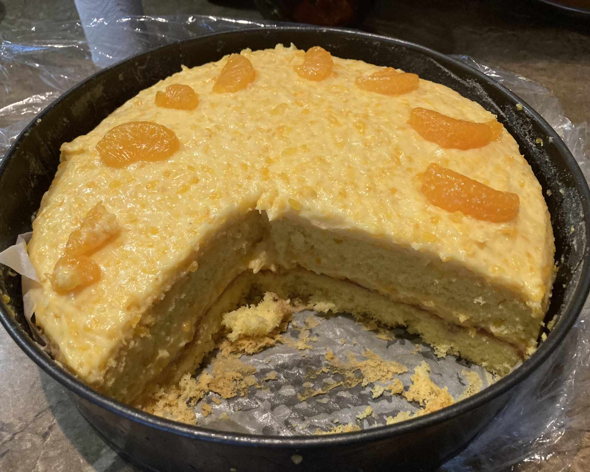 Hotová trasená mandarínková torta