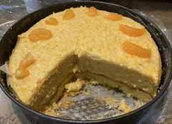 Hotová trasená mandarínková torta