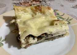 Hotové šampiňónovo-šunkové lasagne