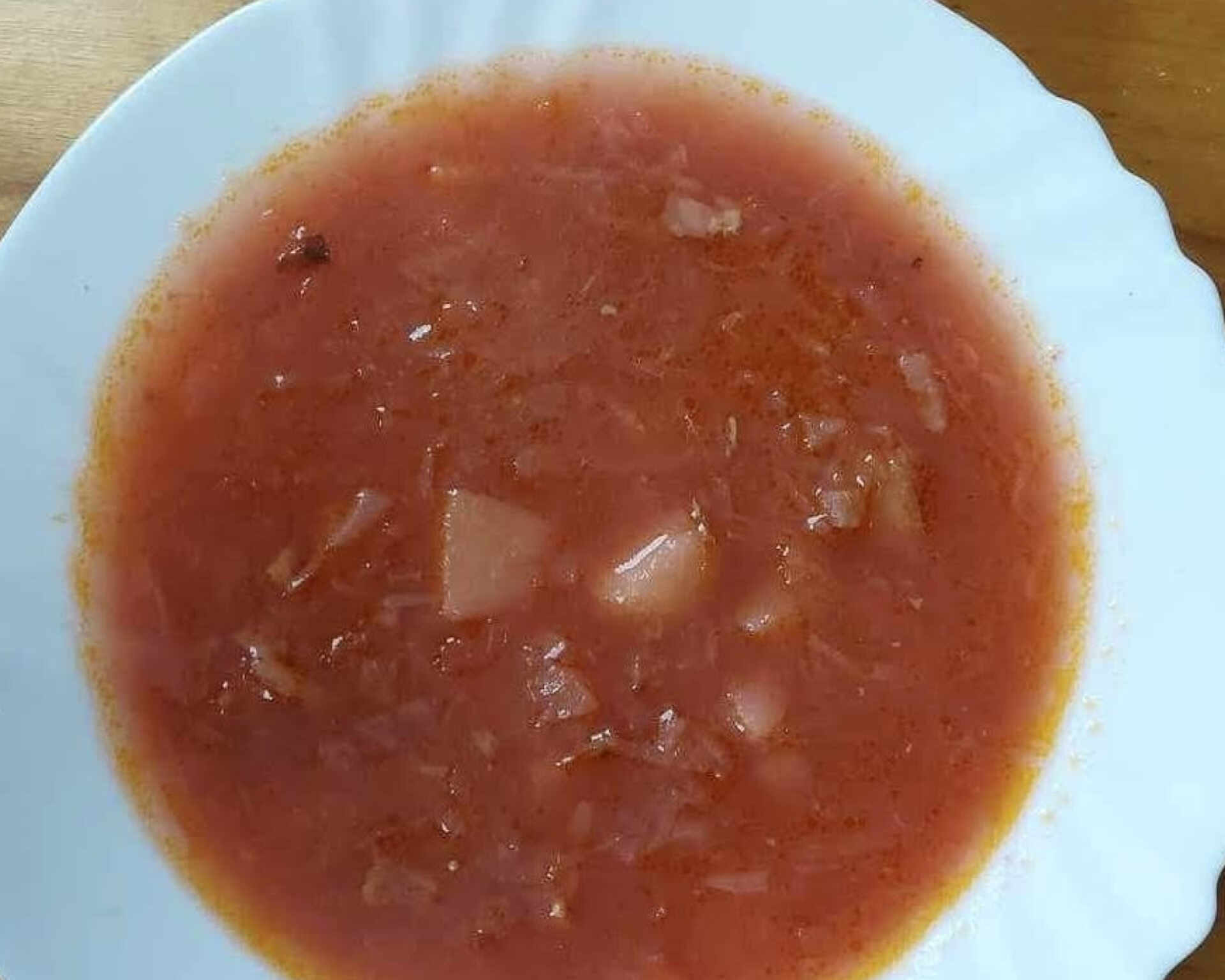 Hotový boršč - cviklová polievka s mäsom