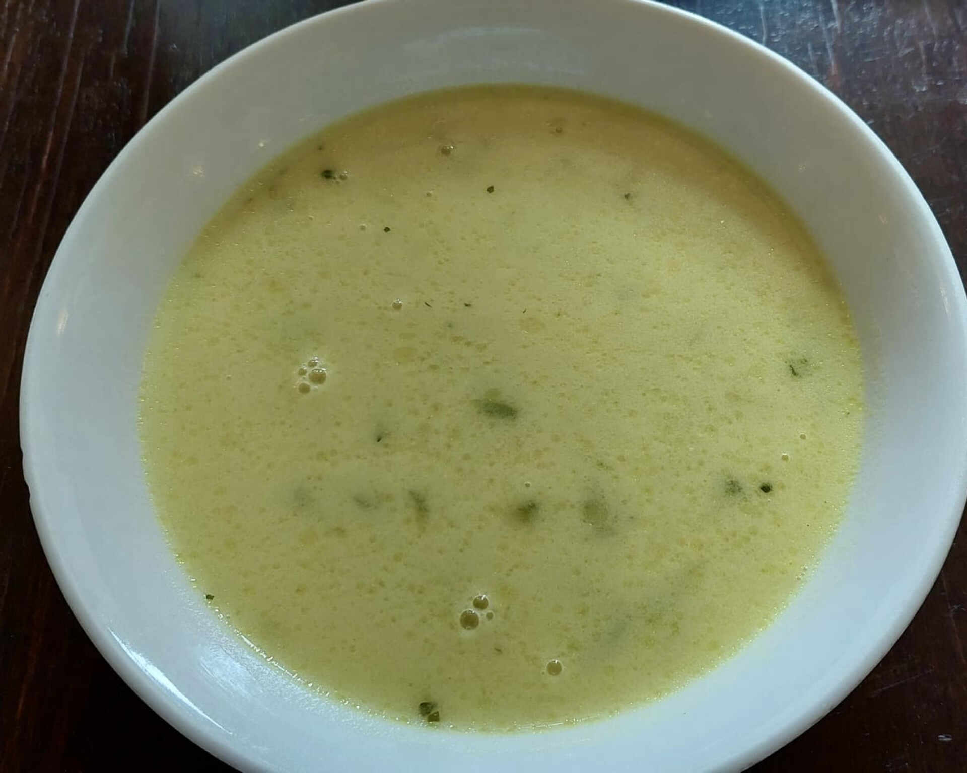Hotová polievka zo zelenej špargle bez mlieka, smotany či vajec