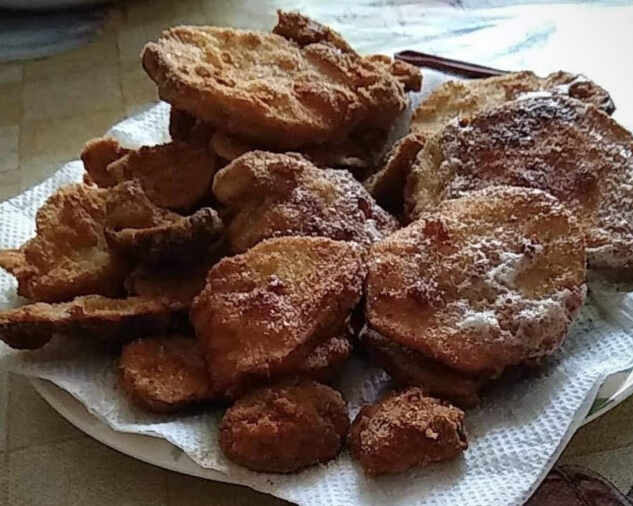 Hotový vyprážaný baklažán v trojobale