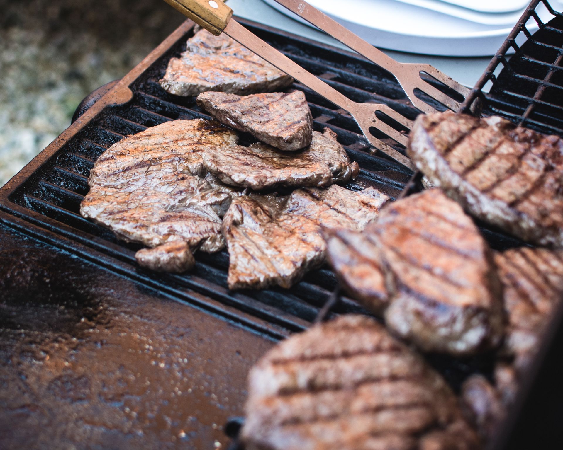 Recept na steak z hovädzieho mäsa a barbecue omáčka, well done steak