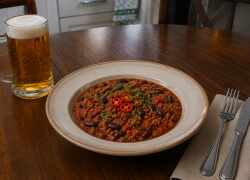 Chilli con carne s červenou aj bielou fazuľou