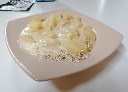 Recept na ovsené vločky s ananásom, proteínový prášok