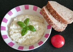 Recept na nátierku z cukety, paradajka, celozrnný chlieb