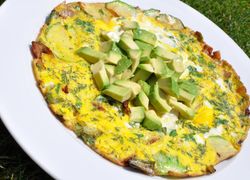 Recept na omeletu s cuketou a avokádom