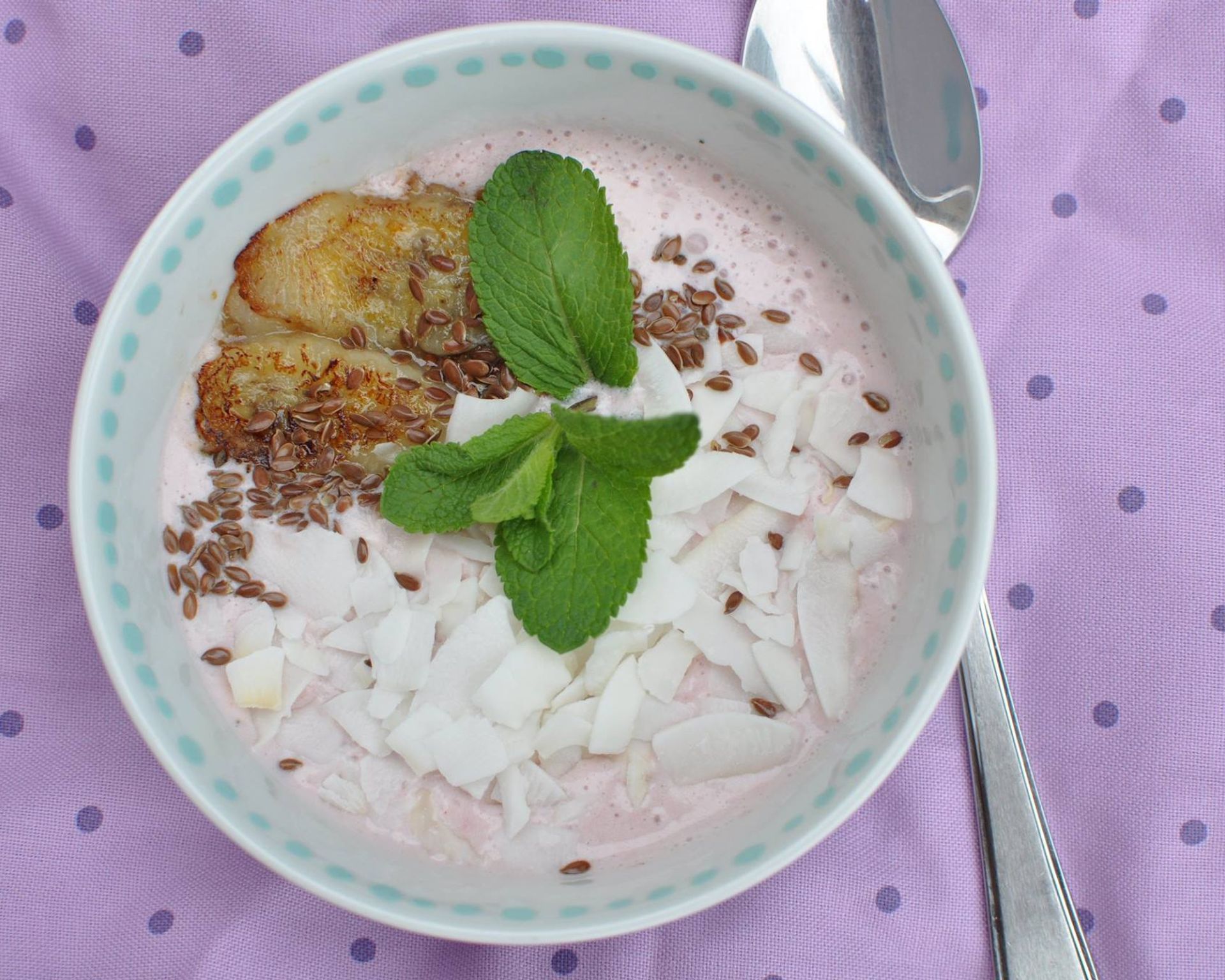 Recept na kefírové mlieko s opečeným banánom