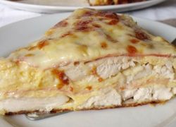 Domáca pizza syrová plnená kuraťom