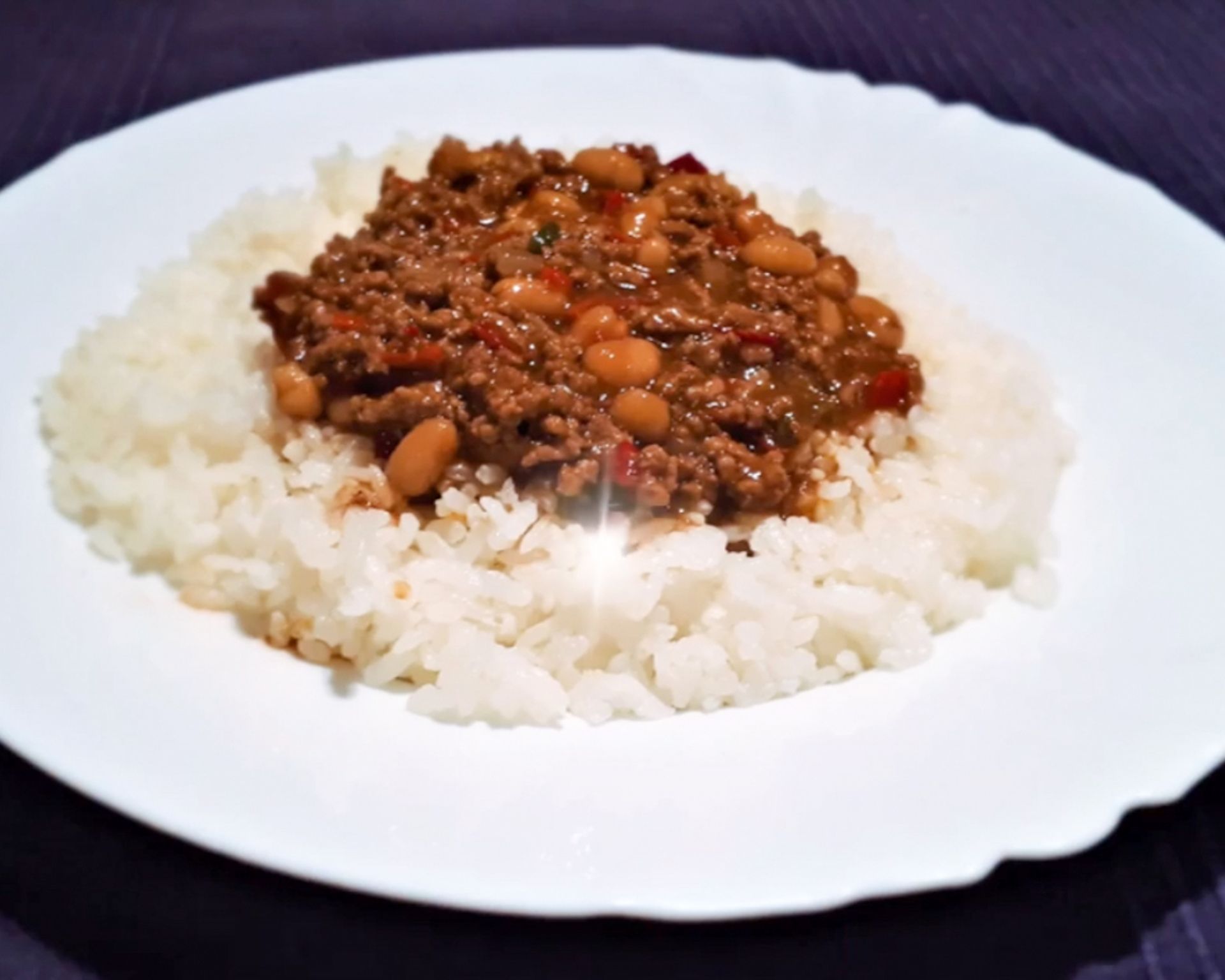 Jednoduchý recept na pikantné hovädzie, chilli s mäsom a fazuľou v štipľavej omáčke