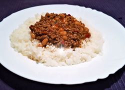 Jednoduchý recept na pikantné hovädzie, chilli s mäsom a fazuľou v štipľavej omáčke