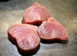 Tuniak, steak z tuniaka, tuniakové filety