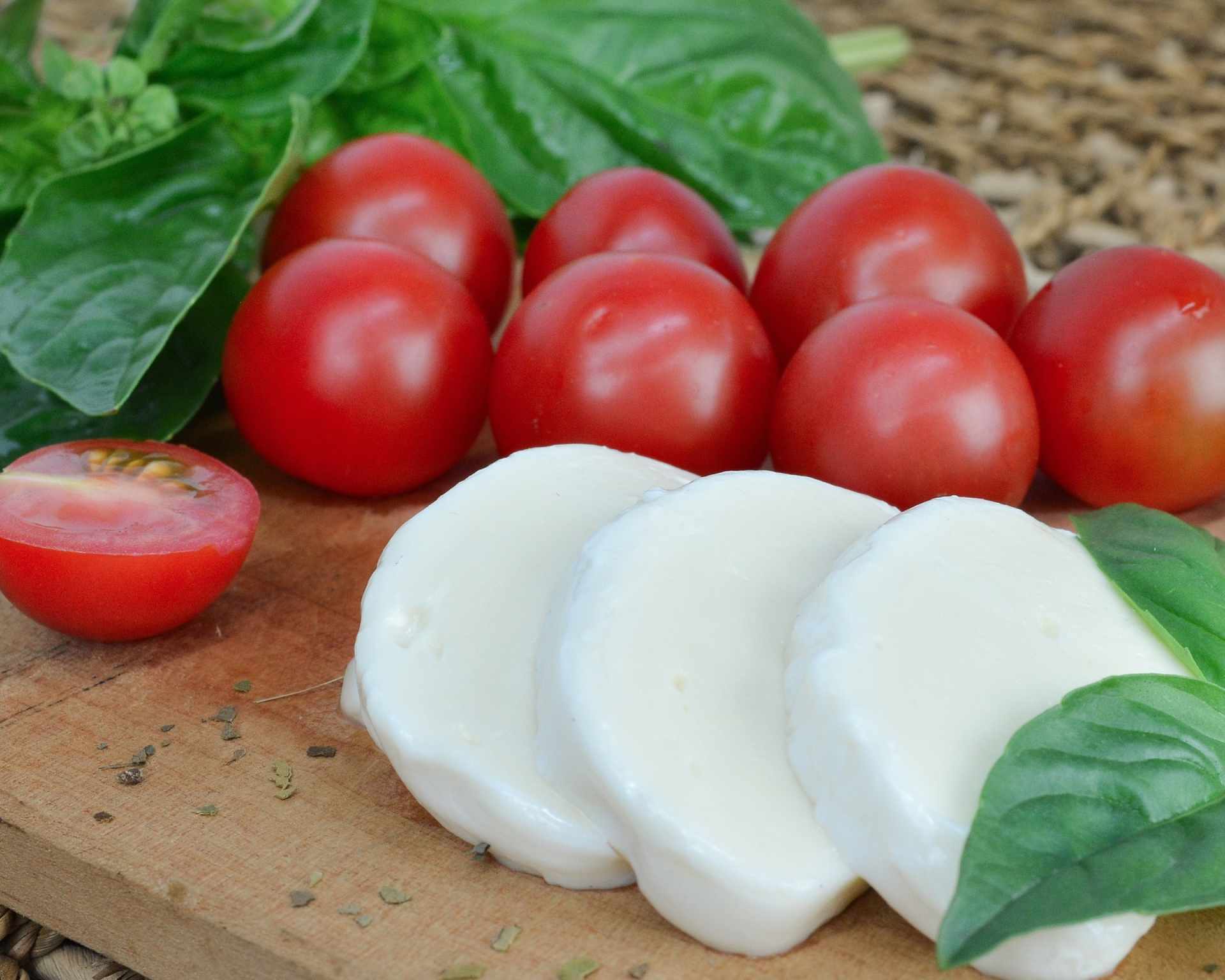 Mozzarella s paradajkami a bazalkou